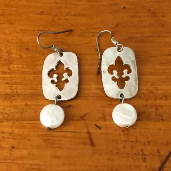 Silver Tone Fleur De Lis Dangle Earrings White Shell Bead Rectangular Drop Boho - Picture 2 of 6